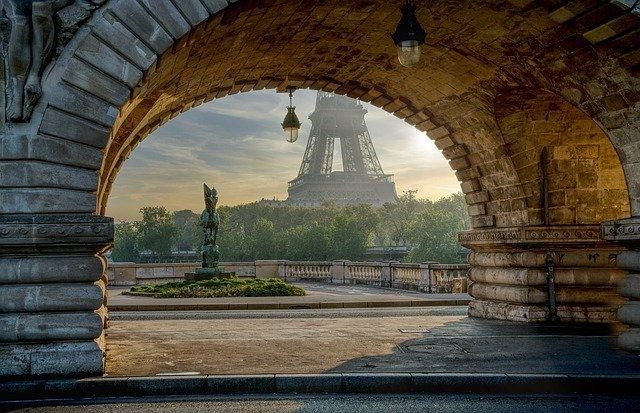 Do I need to learn french to visit Paris?